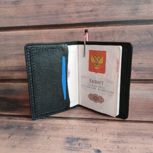 Обложка для паспорта с кармашками